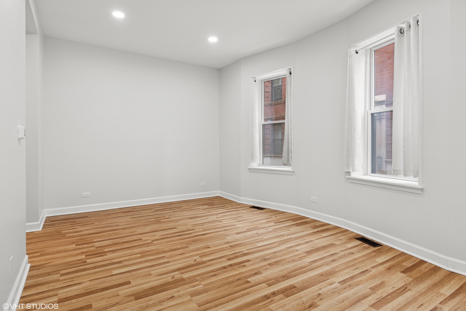 3706 S King Drive Unit: 1B