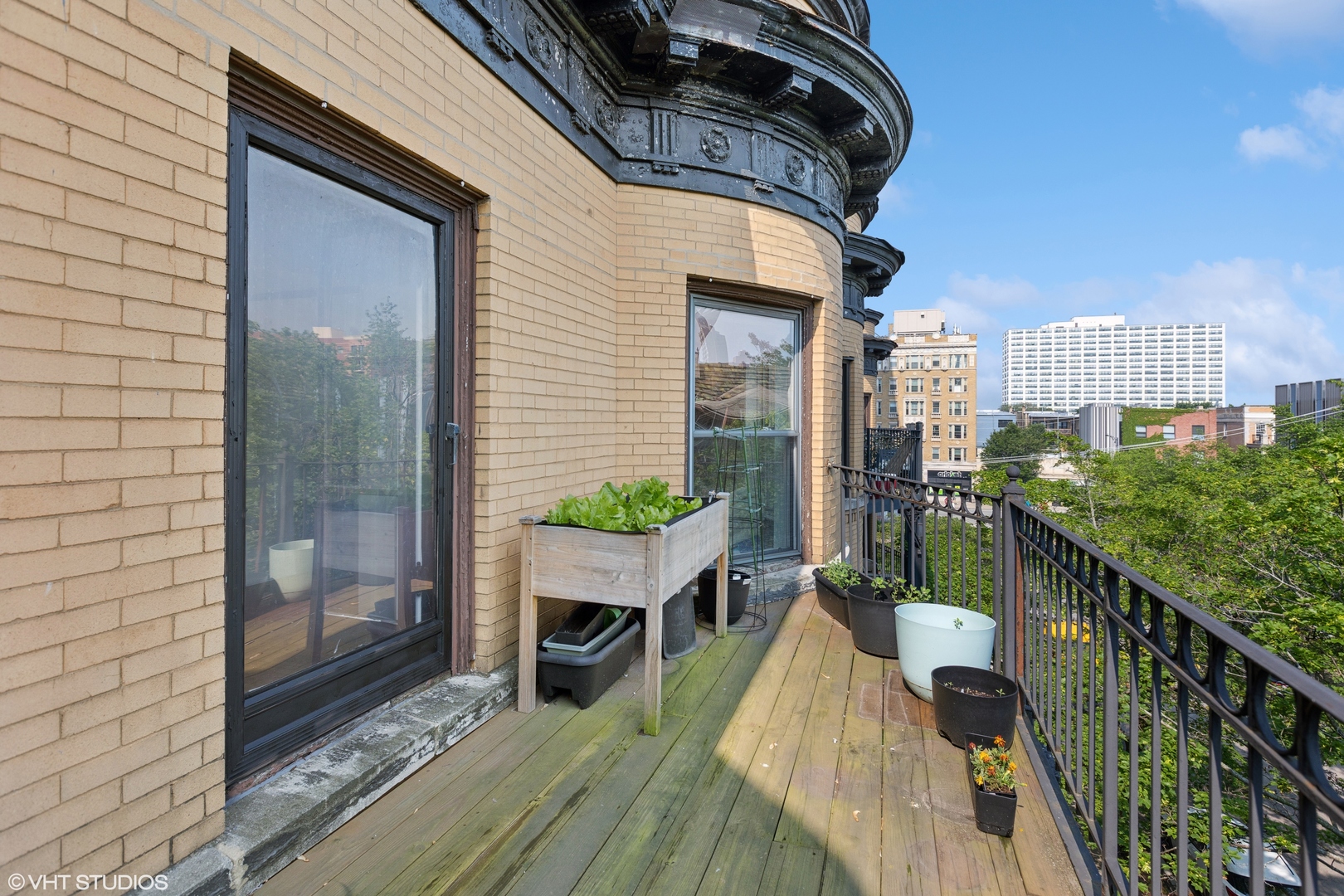 935 W Gunnison Street Unit: 3W