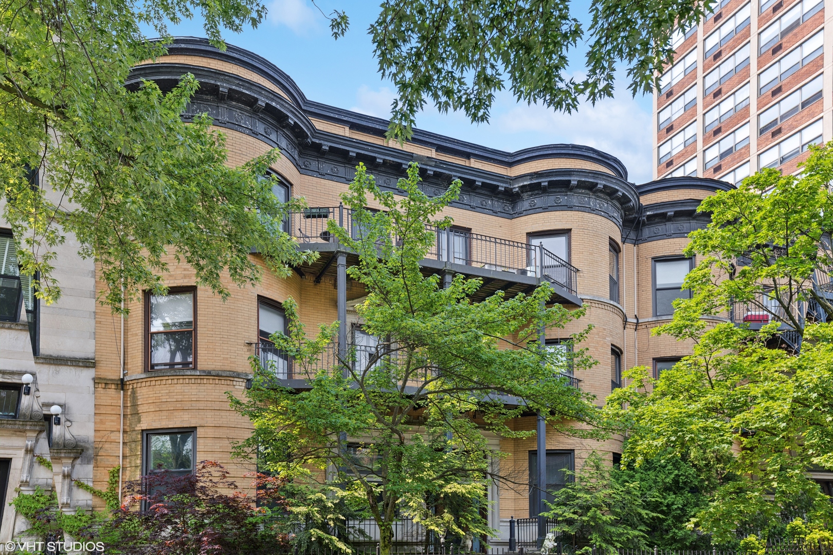 935 W Gunnison Street Unit: 3W