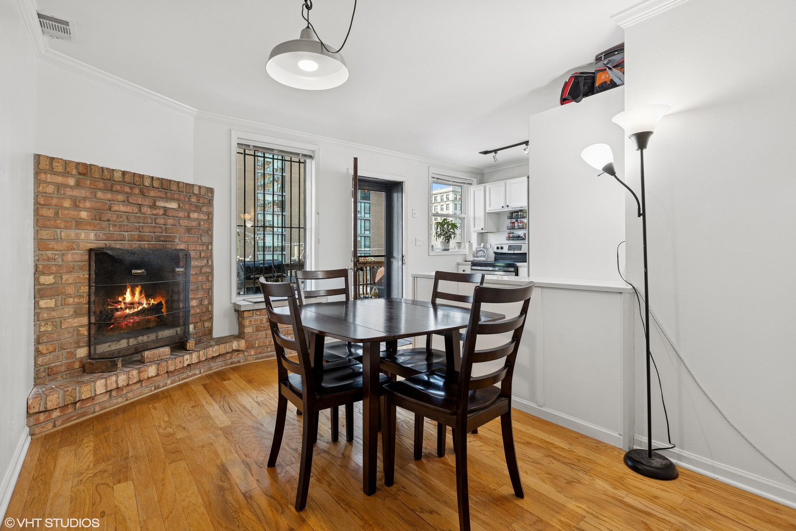 935 W Gunnison Street Unit: 3W