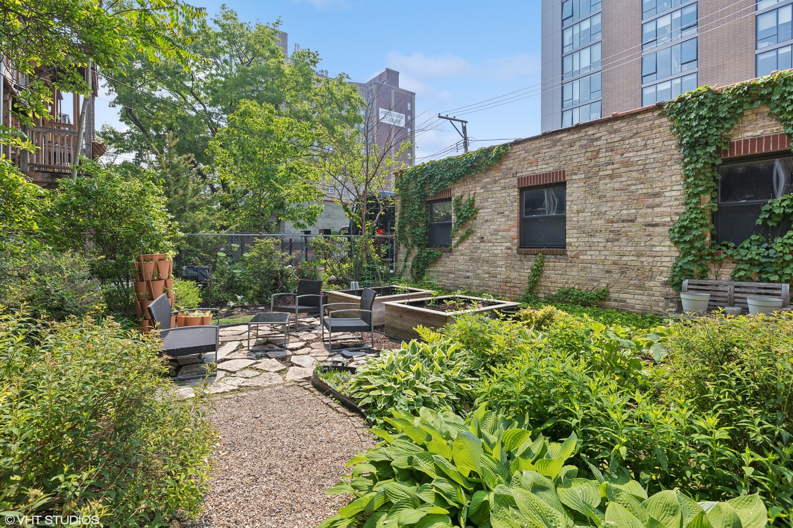 935 W Gunnison Street Unit: 3W