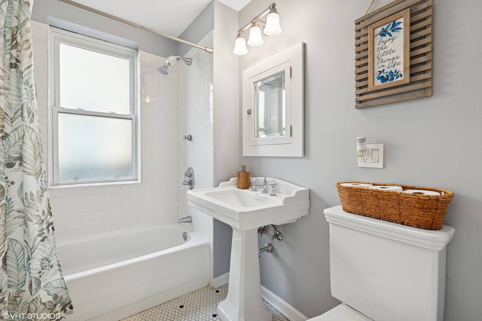 935 W Gunnison Street Unit: 3W