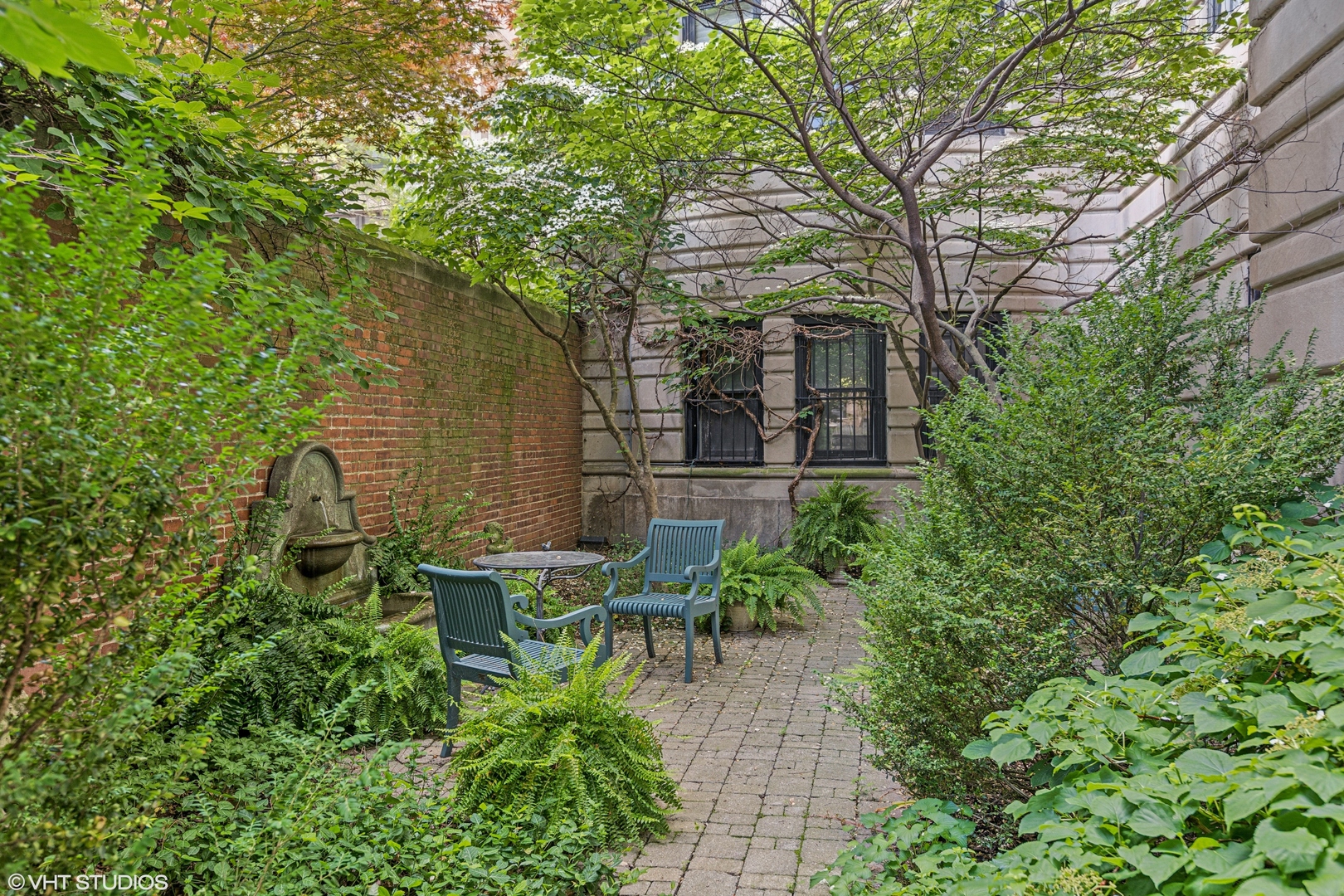 431 W OAKDALE Avenue Unit: 8D