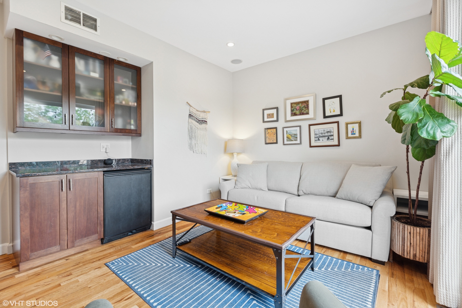 2300 W Armitage Avenue Unit: 7