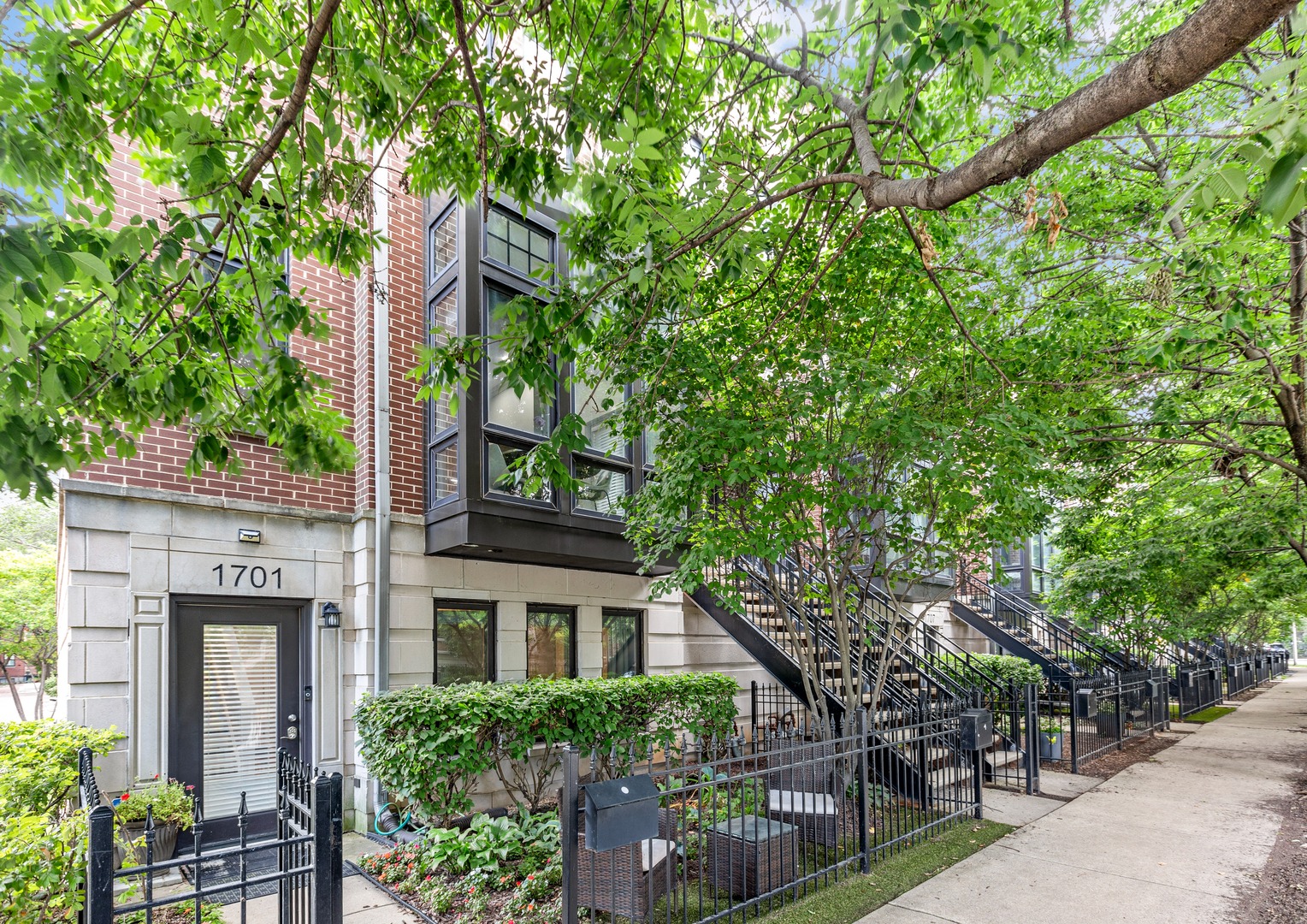 1701 W George Street Unit: 62
