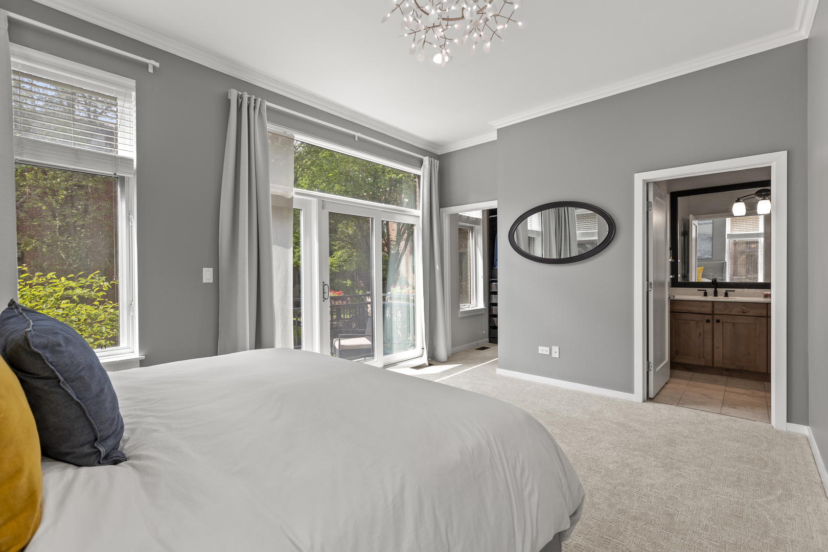 1701 W George Street Unit: 62
