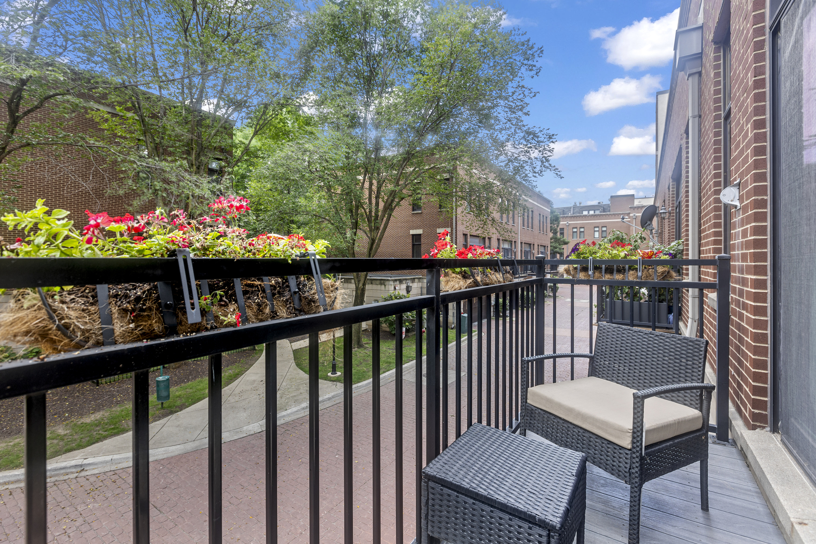 1701 W George Street Unit: 62