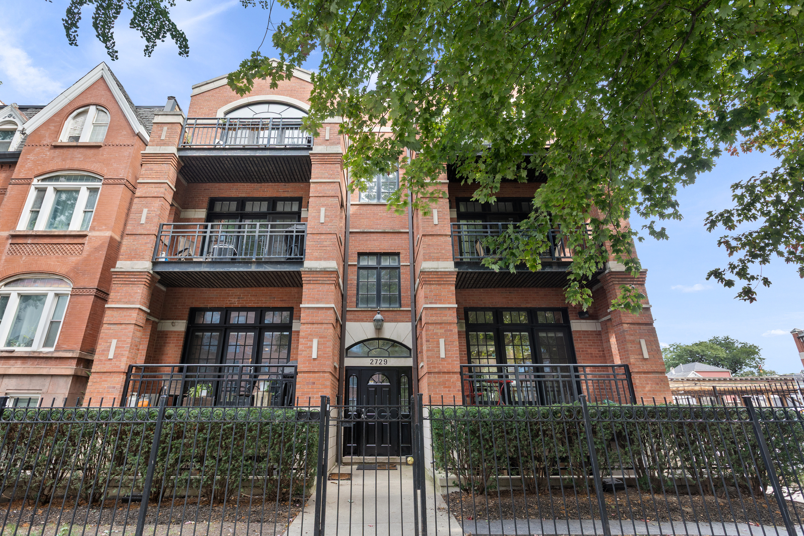 2729 N Sheffield Avenue Unit: 1S