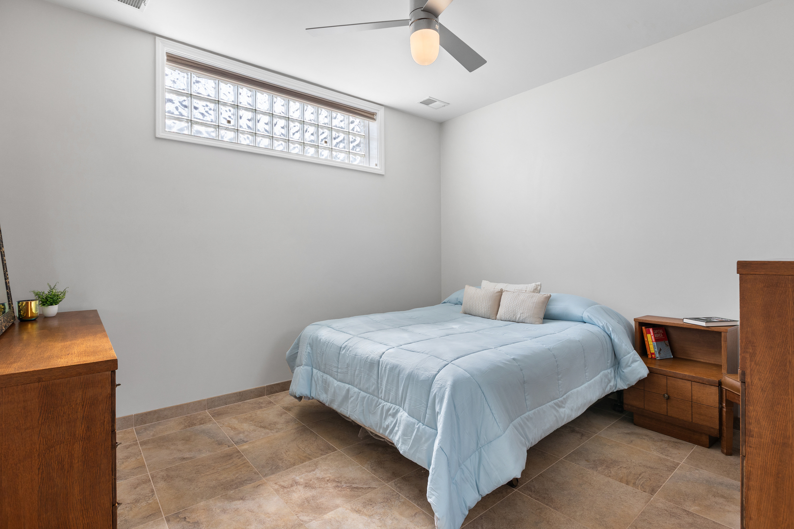 2729 N Sheffield Avenue Unit: 1S