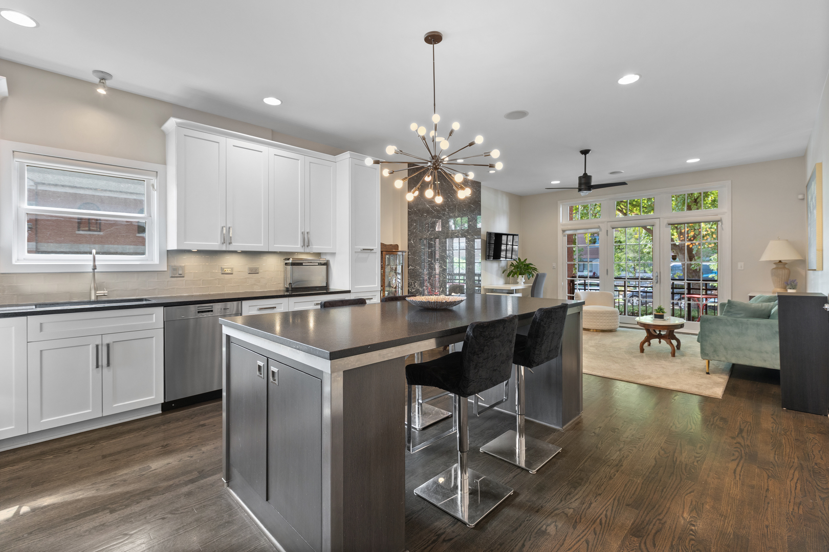 2729 N Sheffield Avenue Unit: 1S