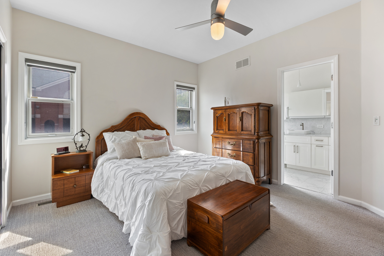 2729 N Sheffield Avenue Unit: 1S