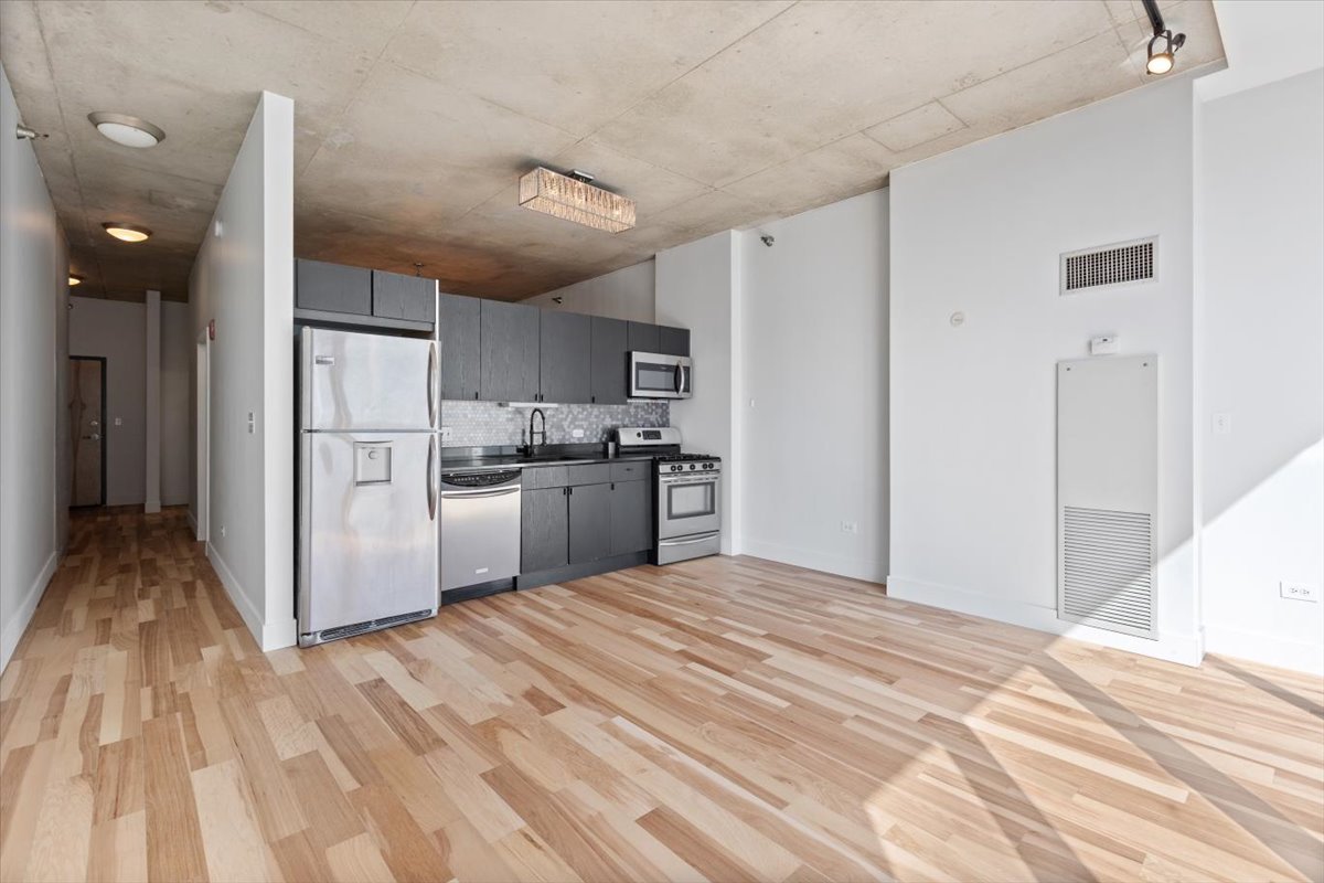 1720 S Michigan Avenue Unit: 805