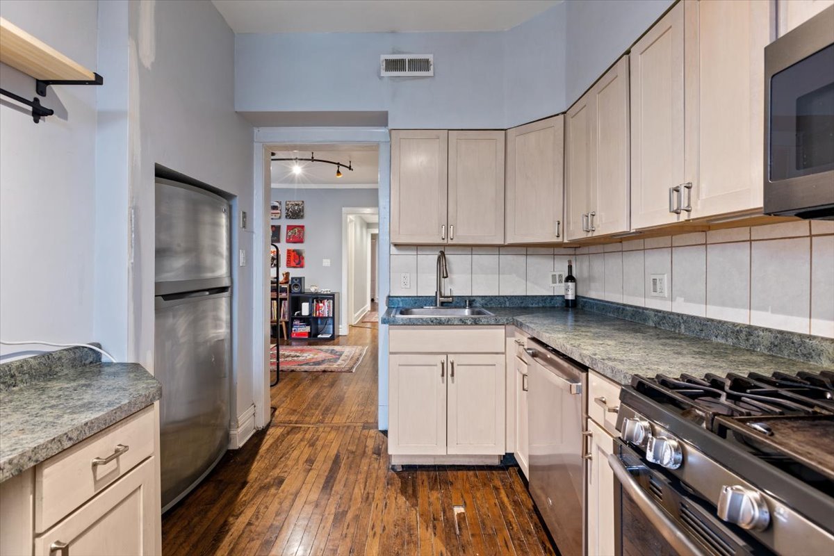 5114 N KENMORE Avenue Unit: 2N