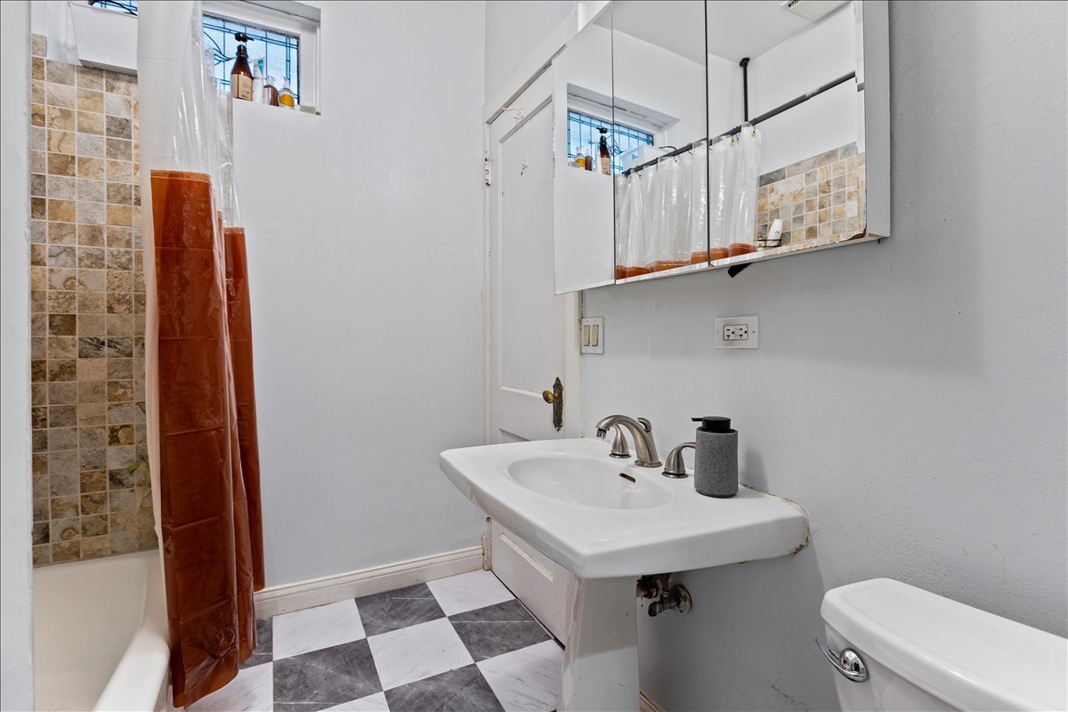 5114 N KENMORE Avenue Unit: 2N