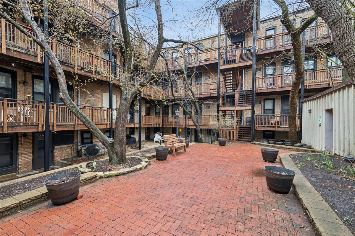 805 W Oakdale Avenue Unit: 1A