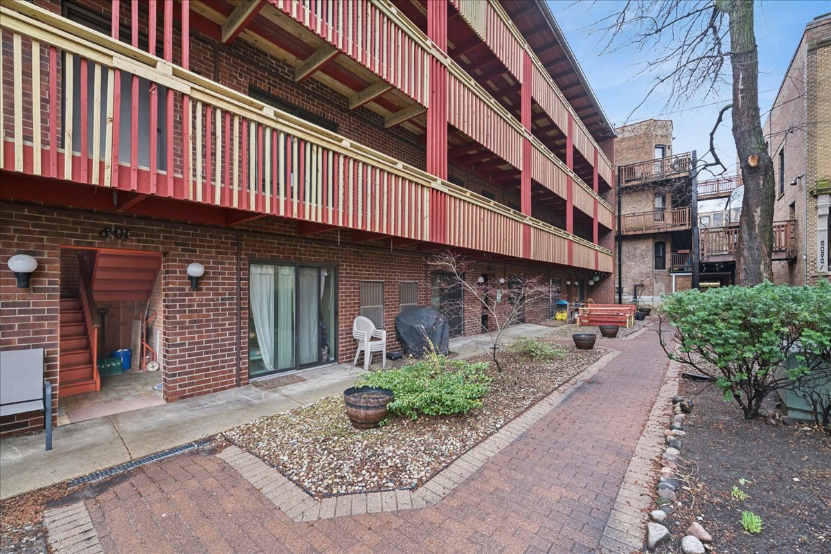 805 W Oakdale Avenue Unit: 1A