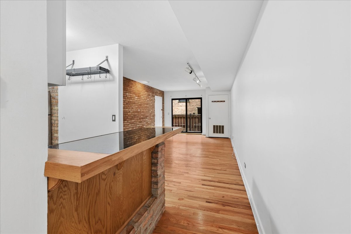 805 W Oakdale Avenue Unit: 1A