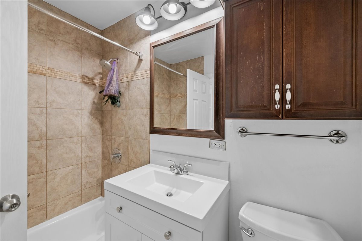 805 W Oakdale Avenue Unit: 1A