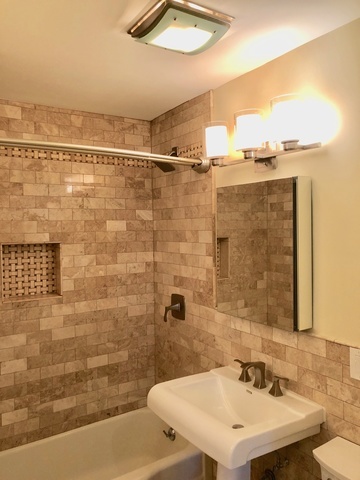 530 W Barry Avenue Unit: 4H