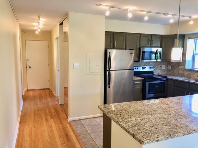530 W Barry Avenue Unit: 4H