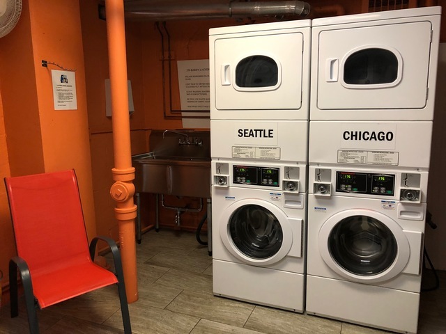 530 W Barry Avenue Unit: 4H