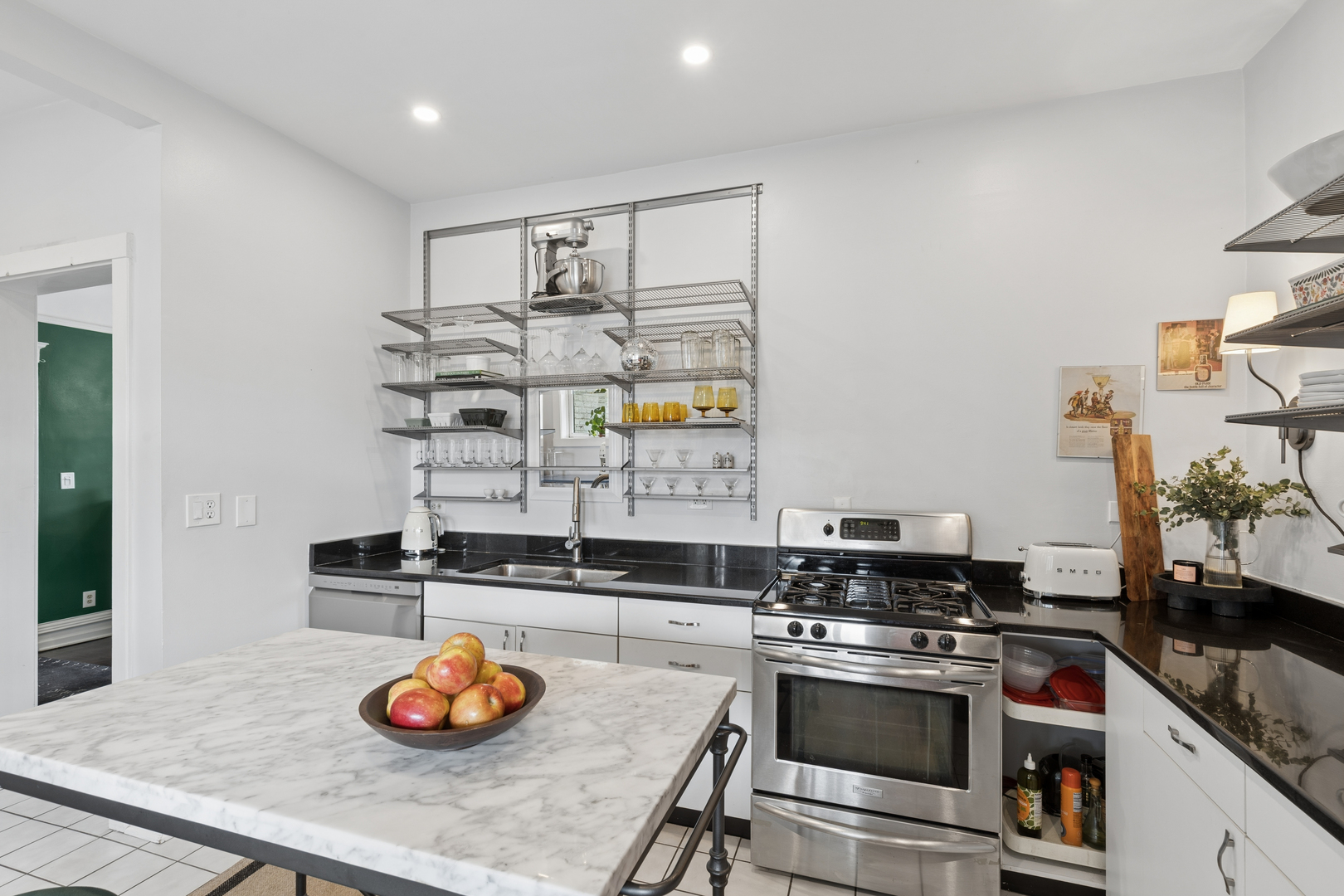 442 W Dickens Avenue Unit: 3