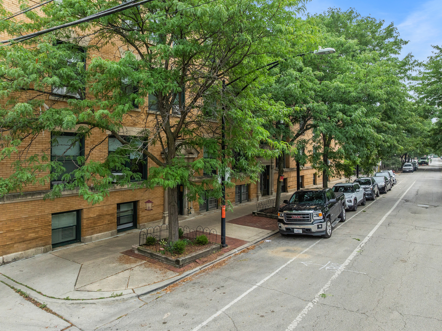 442 W Dickens Avenue Unit: 3