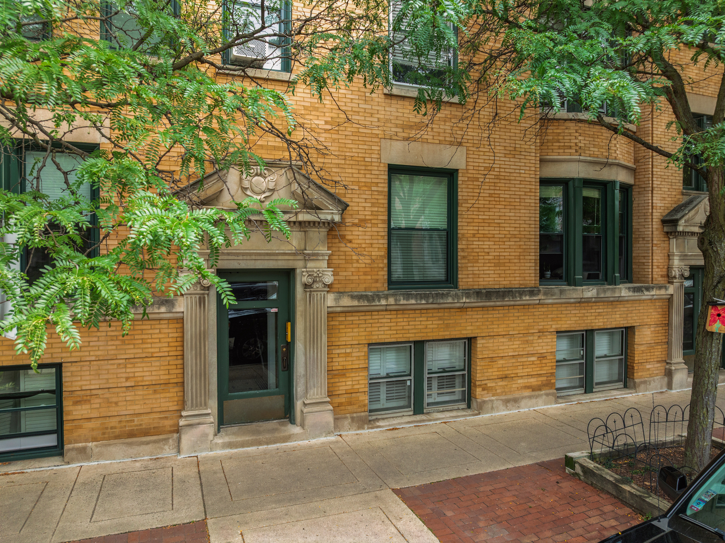 442 W Dickens Avenue Unit: 3