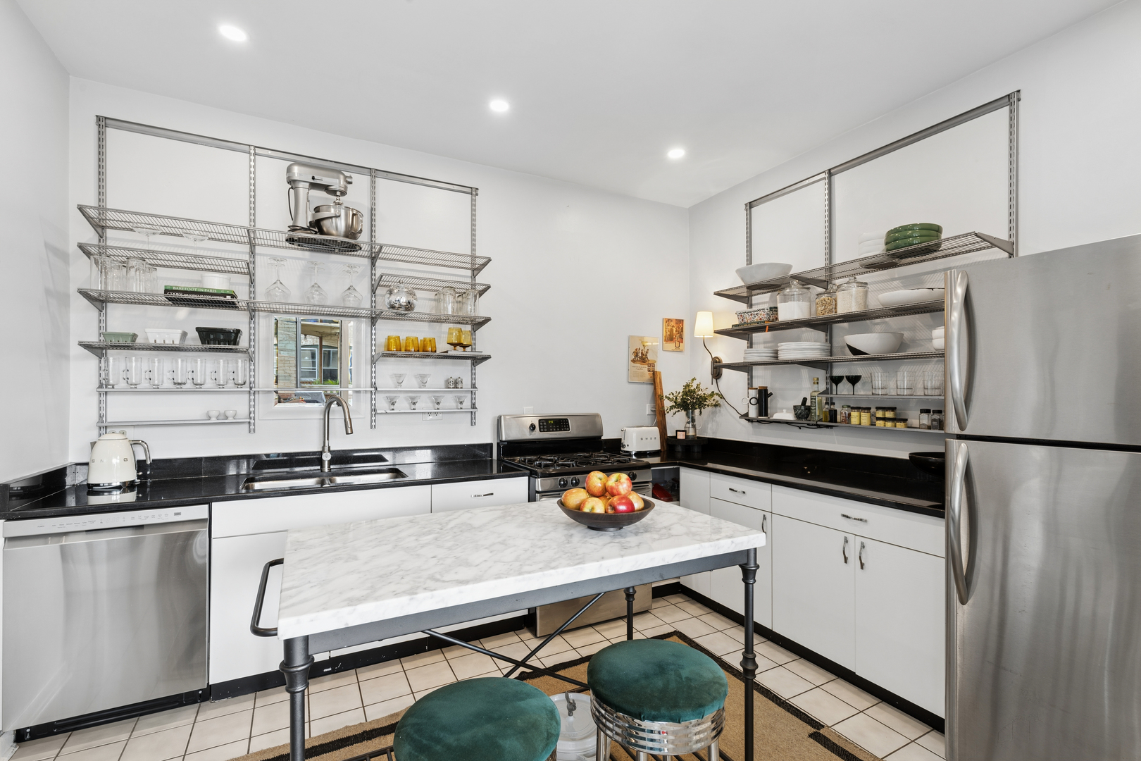 442 W Dickens Avenue Unit: 3