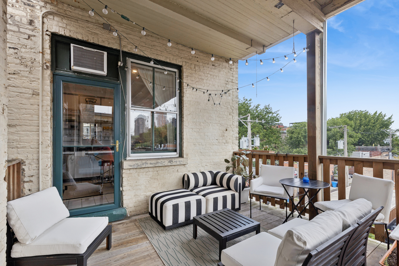 442 W Dickens Avenue Unit: 3