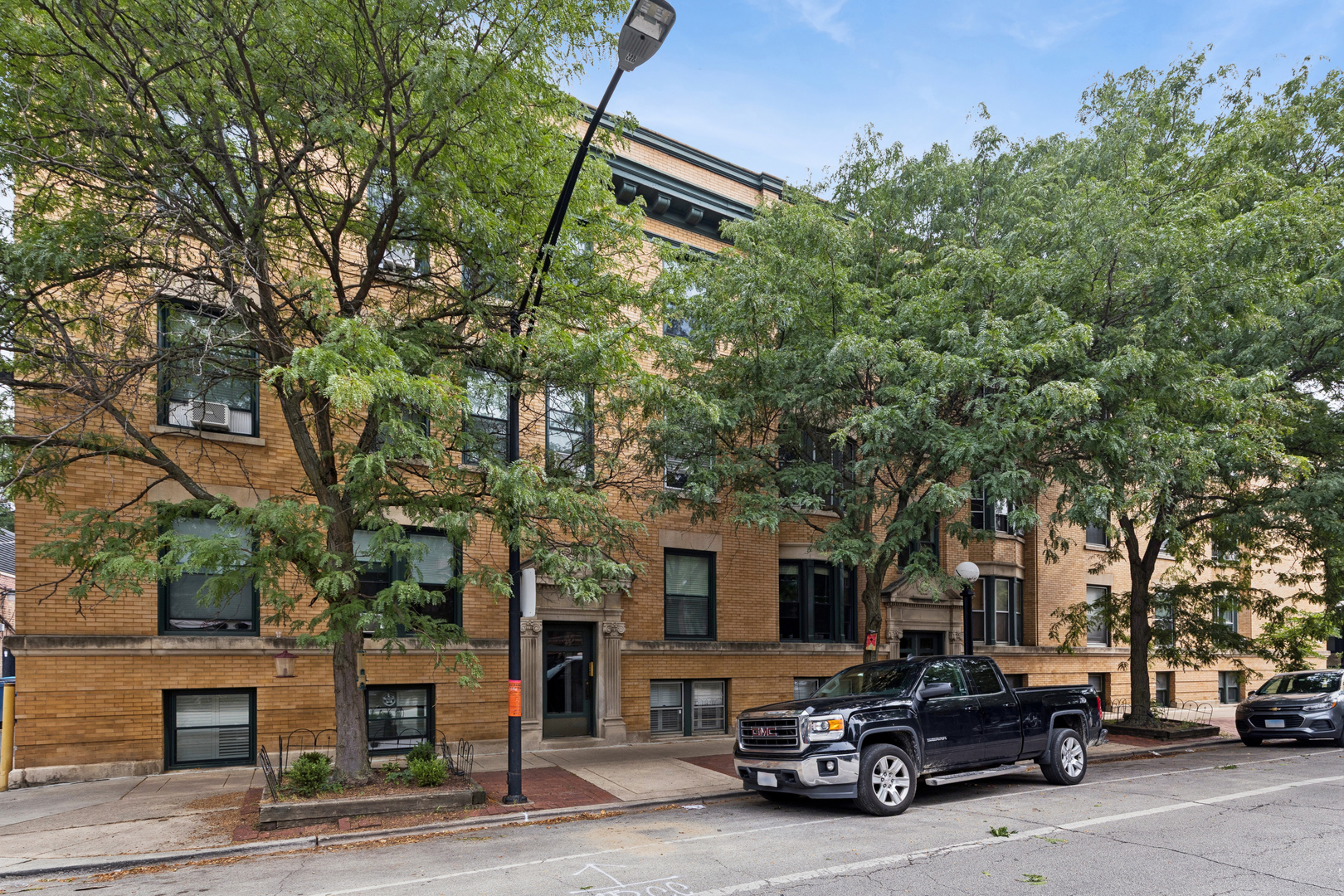 442 W Dickens Avenue Unit: 3