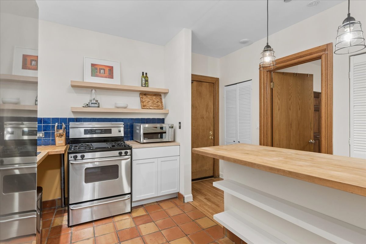 550 W SURF Street Unit: 104