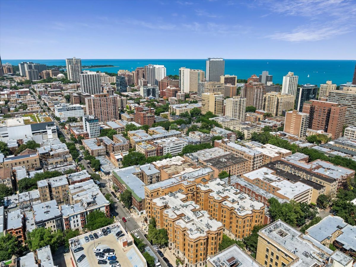 550 W SURF Street Unit: 104