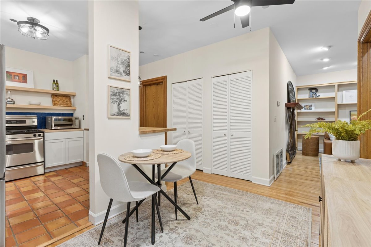 550 W SURF Street Unit: 104
