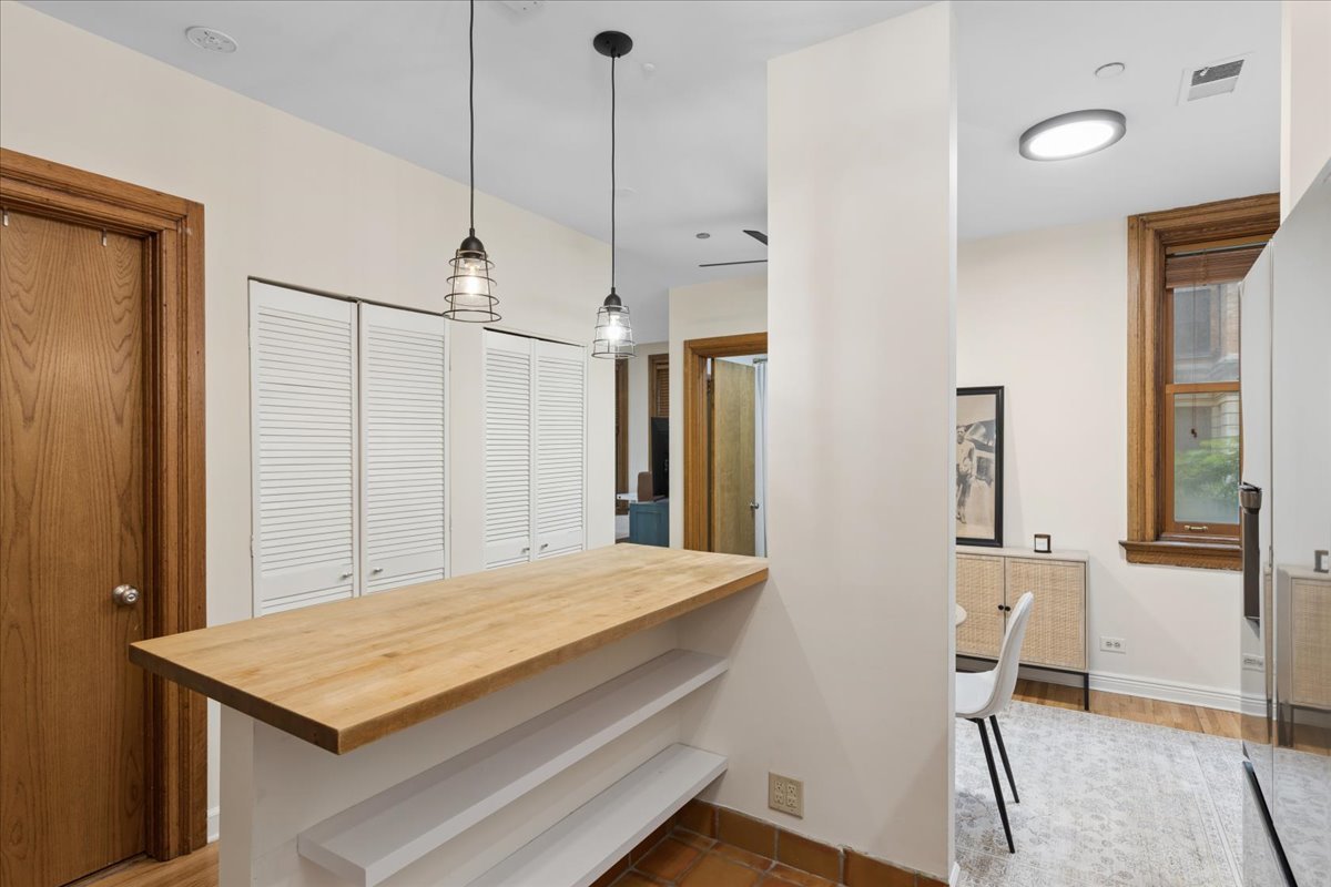 550 W SURF Street Unit: 104