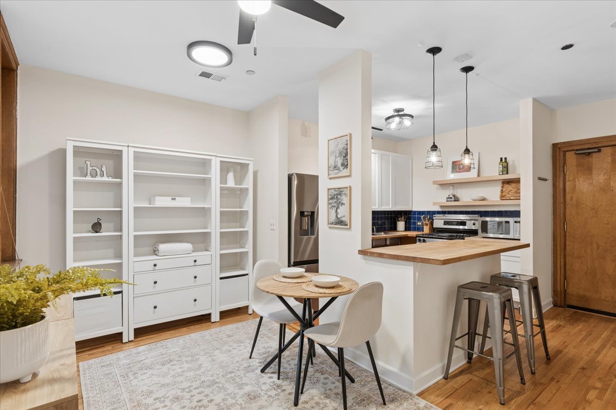 550 W SURF Street Unit: 104