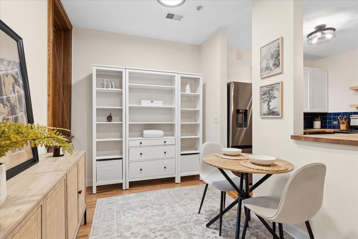 550 W SURF Street Unit: 104