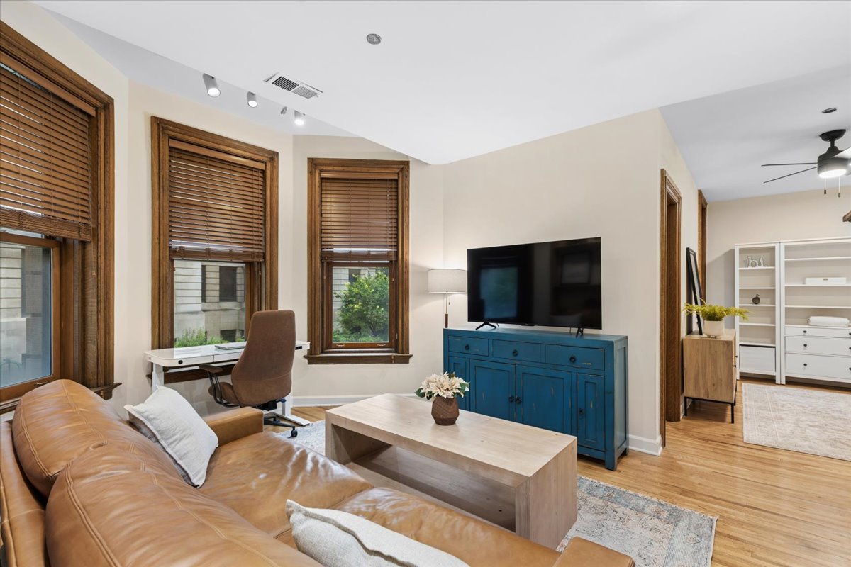 550 W SURF Street Unit: 104