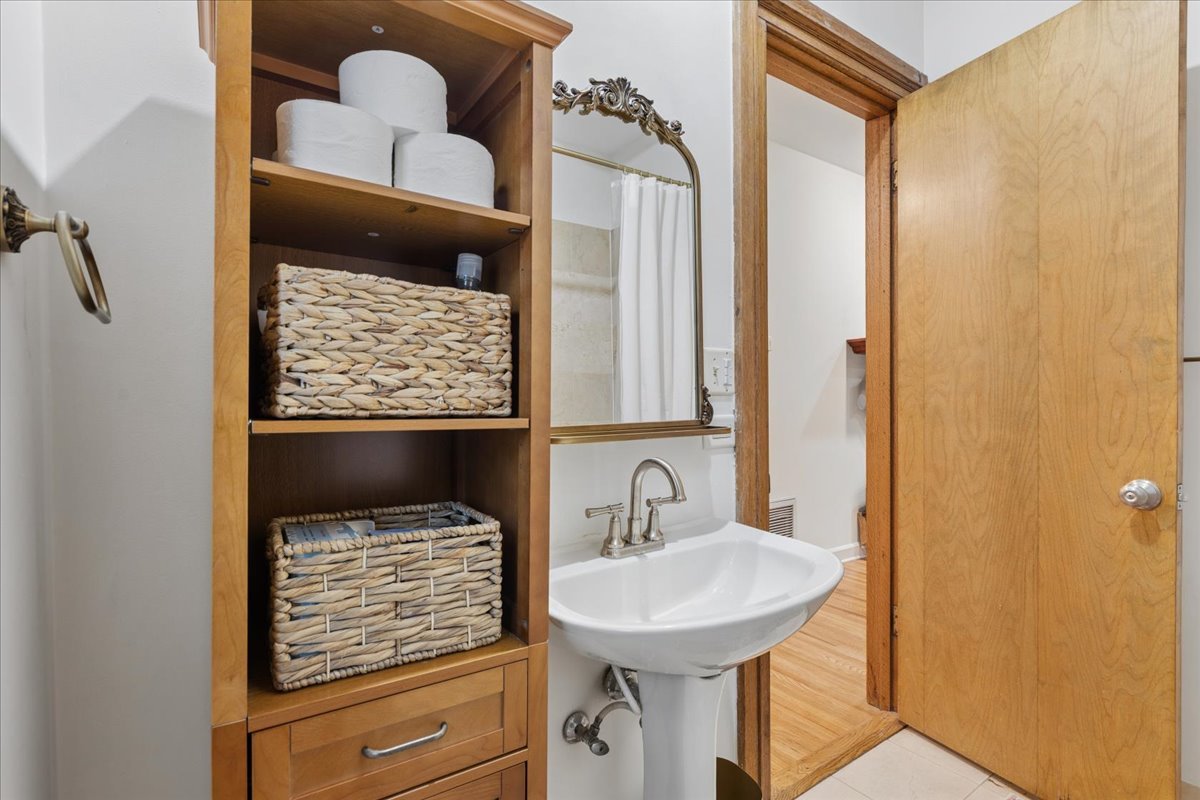 550 W SURF Street Unit: 104