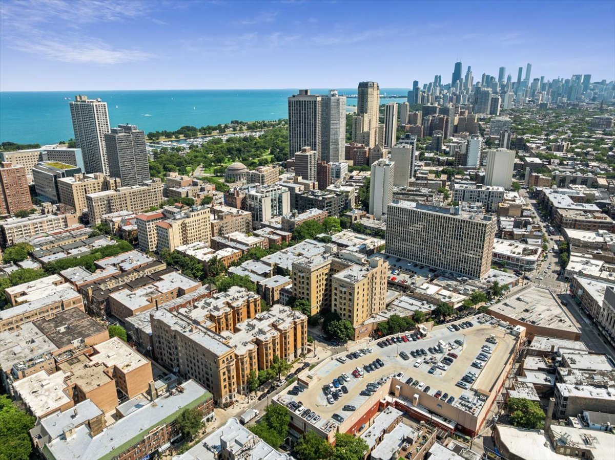 550 W SURF Street Unit: 104