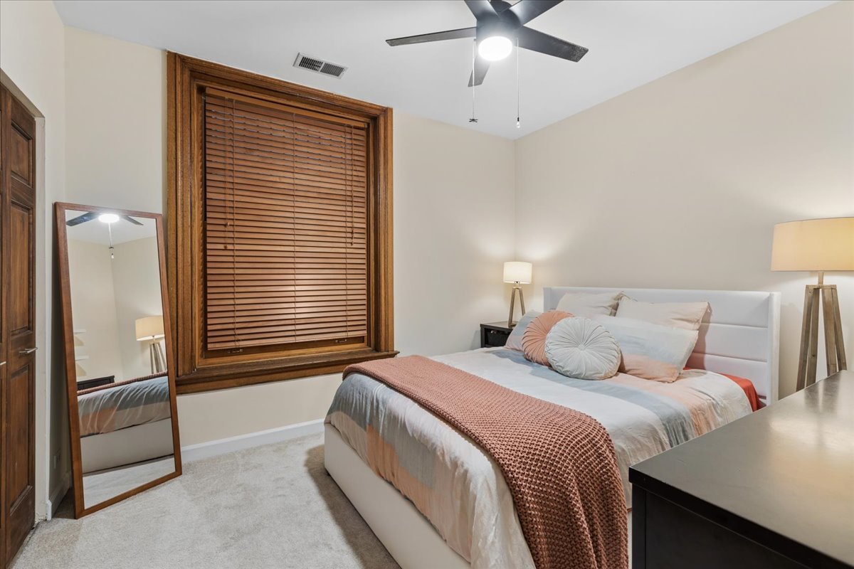 550 W SURF Street Unit: 104