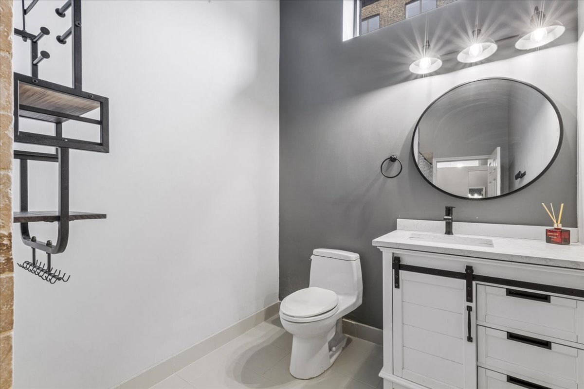 523 N Racine Avenue Unit: 1