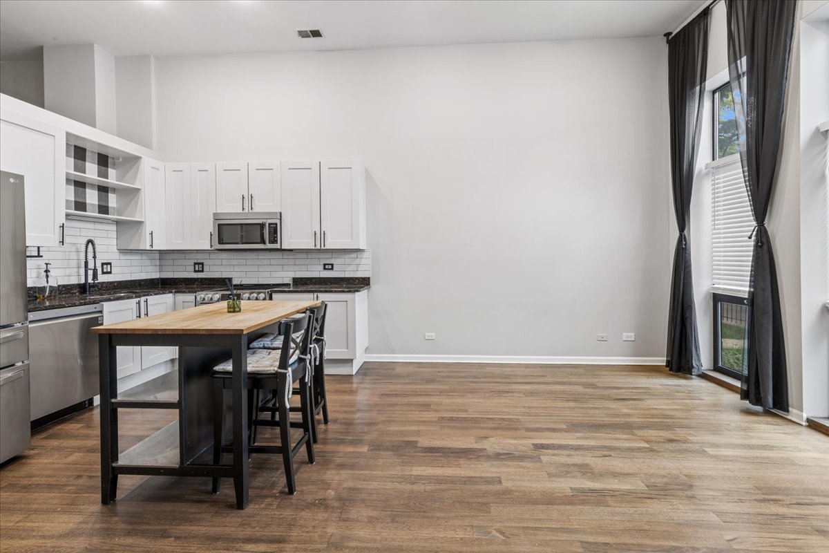 523 N Racine Avenue Unit: 1