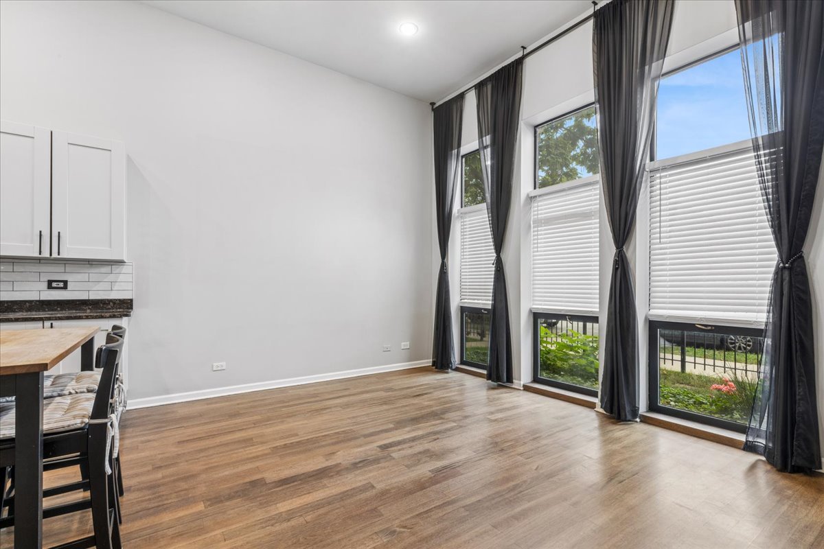 523 N Racine Avenue Unit: 1