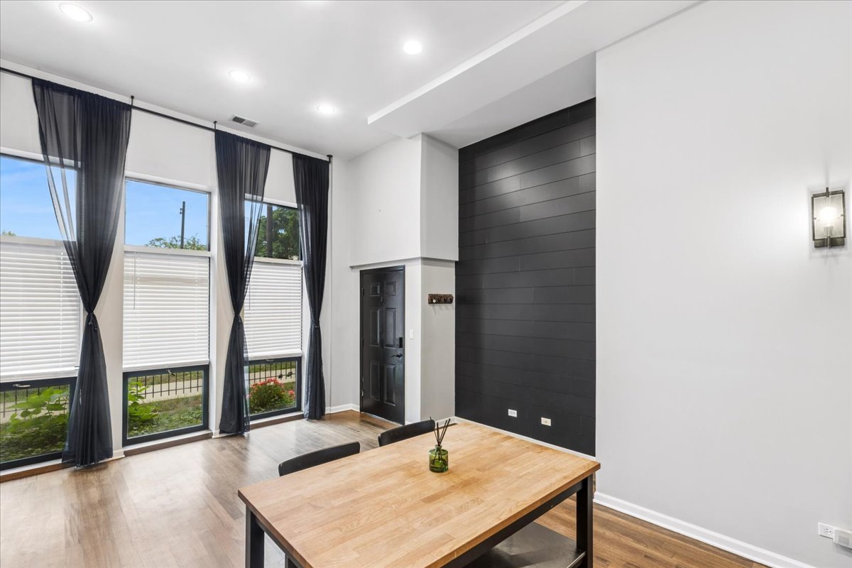523 N Racine Avenue Unit: 1