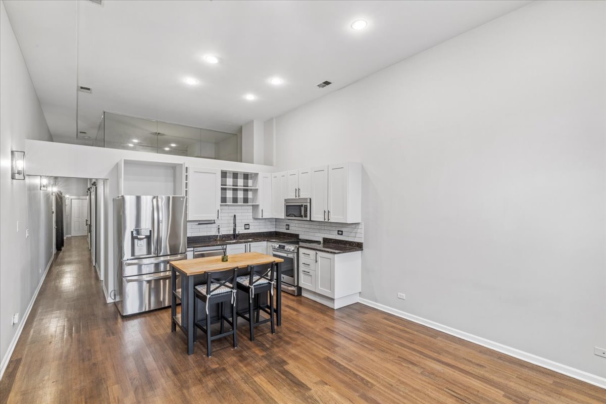 523 N Racine Avenue Unit: 1