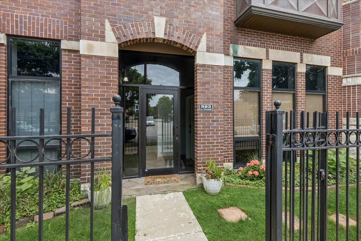 523 N Racine Avenue Unit: 1