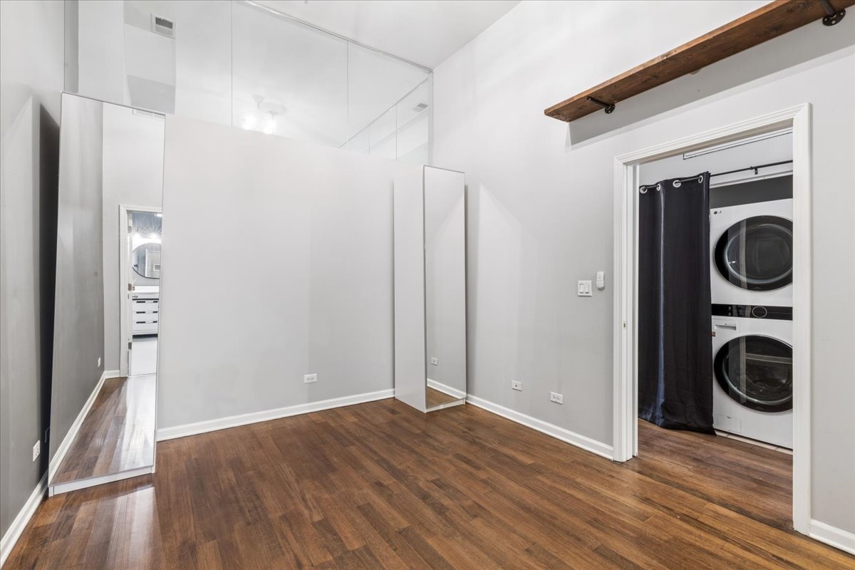 523 N Racine Avenue Unit: 1