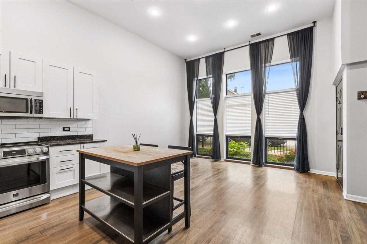 523 N Racine Avenue Unit: 1