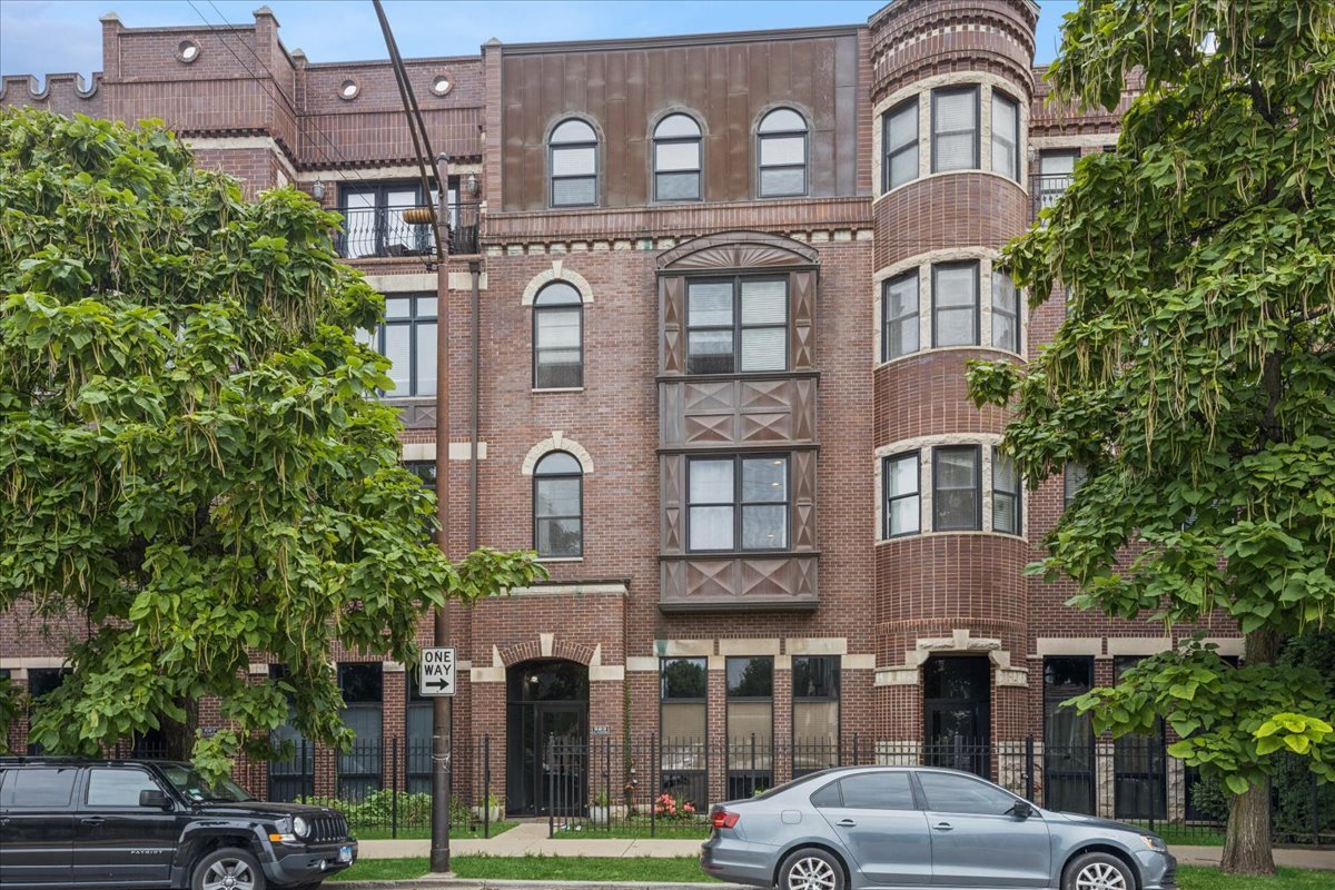 523 N Racine Avenue Unit: 1